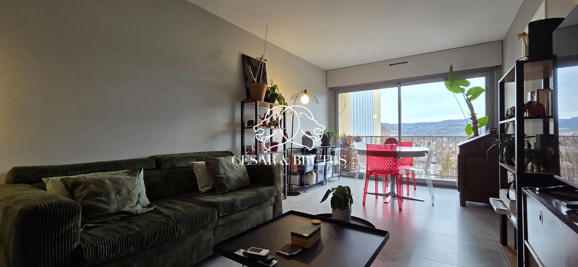 Appartement T4 lumineux avec balcon, cave et parking privé à Le Puy-en-Velay 