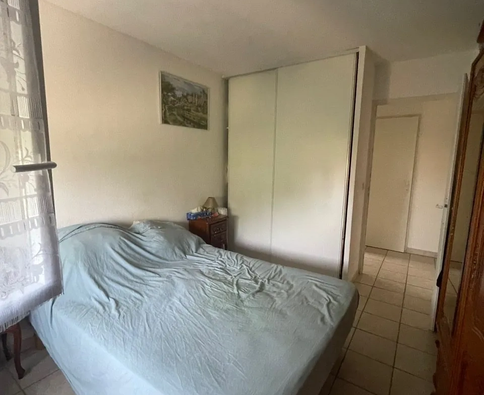 Appartement T3 à vendre à Saint Gilles du Gard avec balcon et parking, bon investissement locatif 