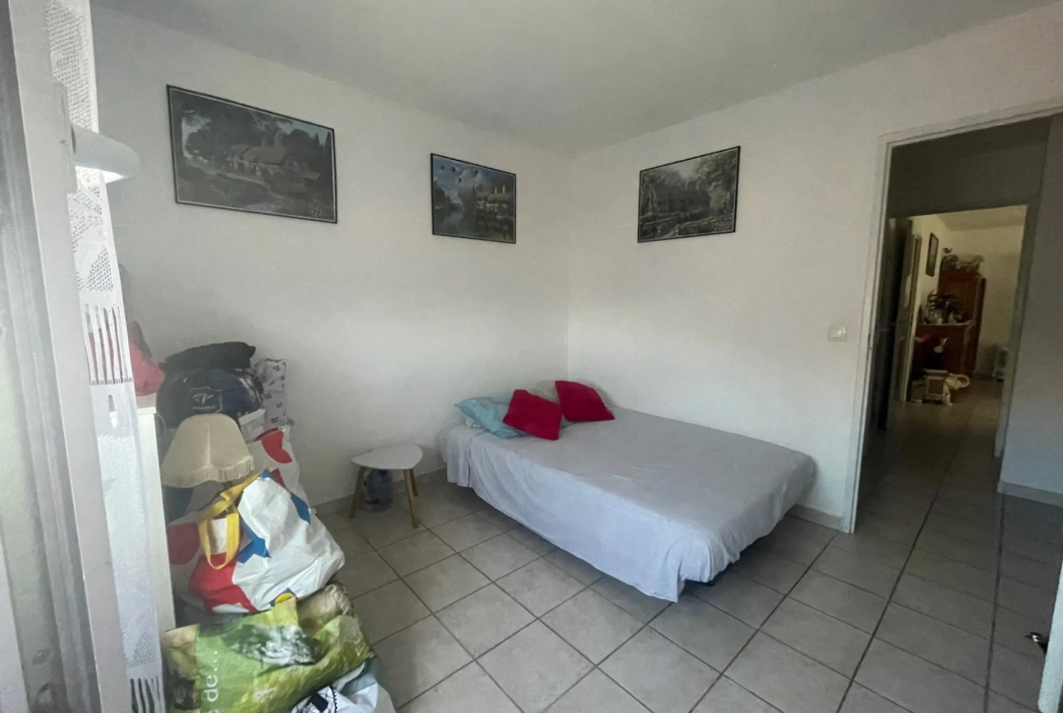Appartement T3 à vendre à Saint Gilles du Gard avec balcon et parking, bon investissement locatif 