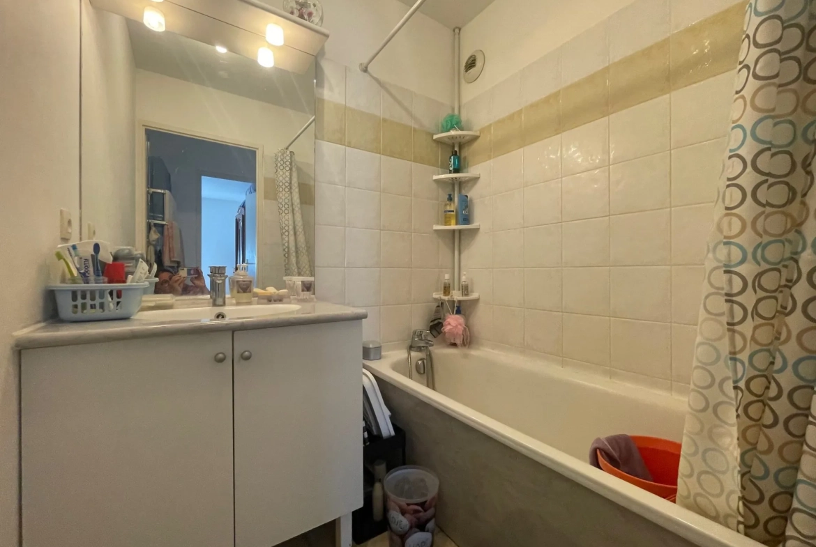 Appartement T3 à vendre à Saint Gilles du Gard avec balcon et parking, bon investissement locatif 