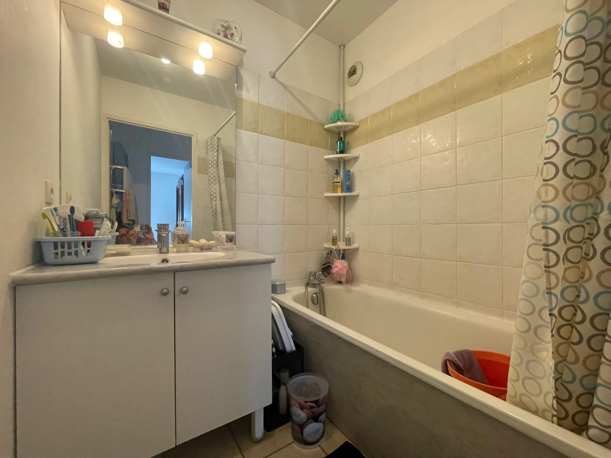 Appartement T3 à vendre à Saint Gilles du Gard avec balcon et parking, bon investissement locatif 