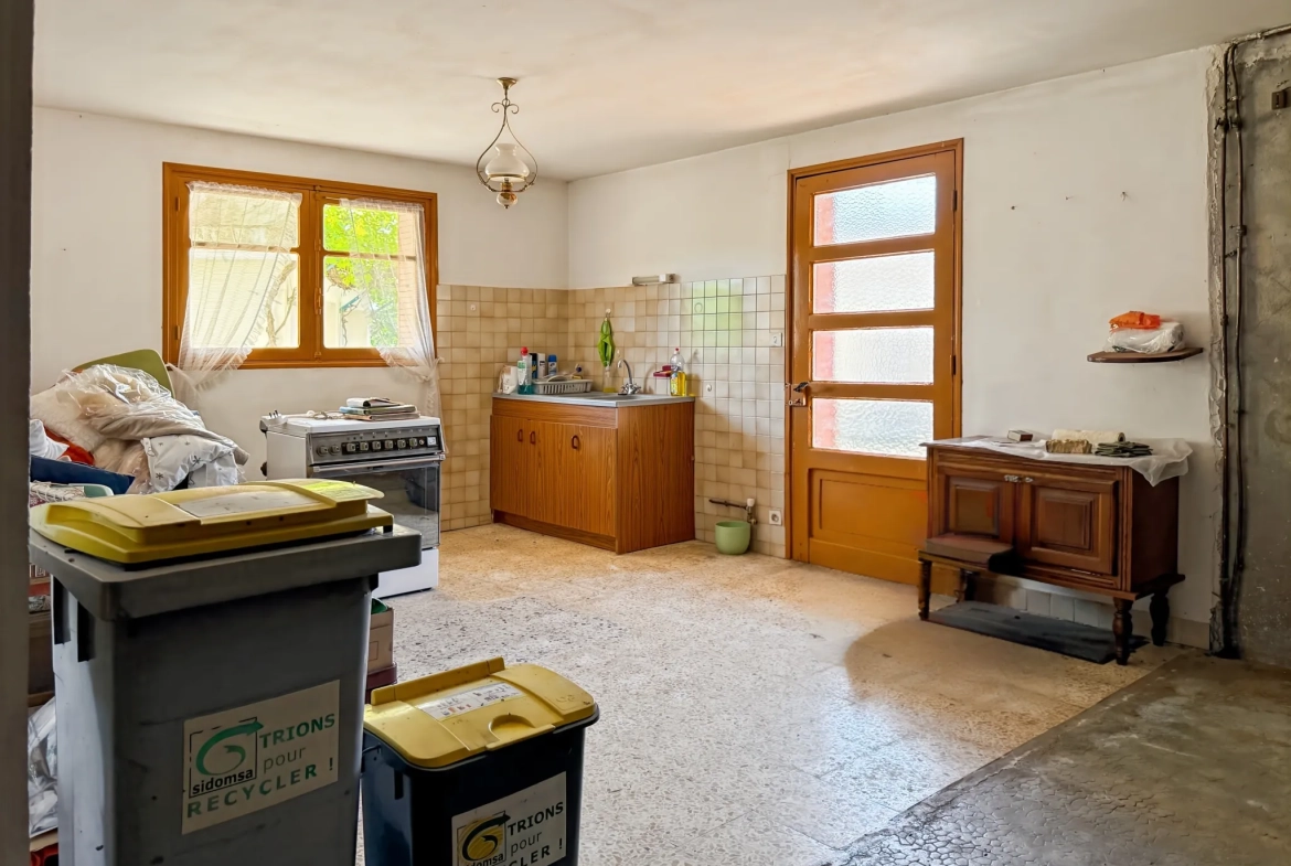 Maison des Années 60 avec Terrasse, Jardin et Vue Panoramique à Labégude 