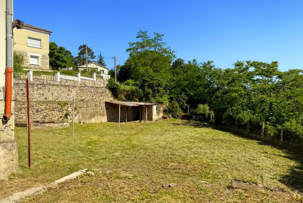 Maison des Années 60 avec Terrasse, Jardin et Vue Panoramique à Labégude 