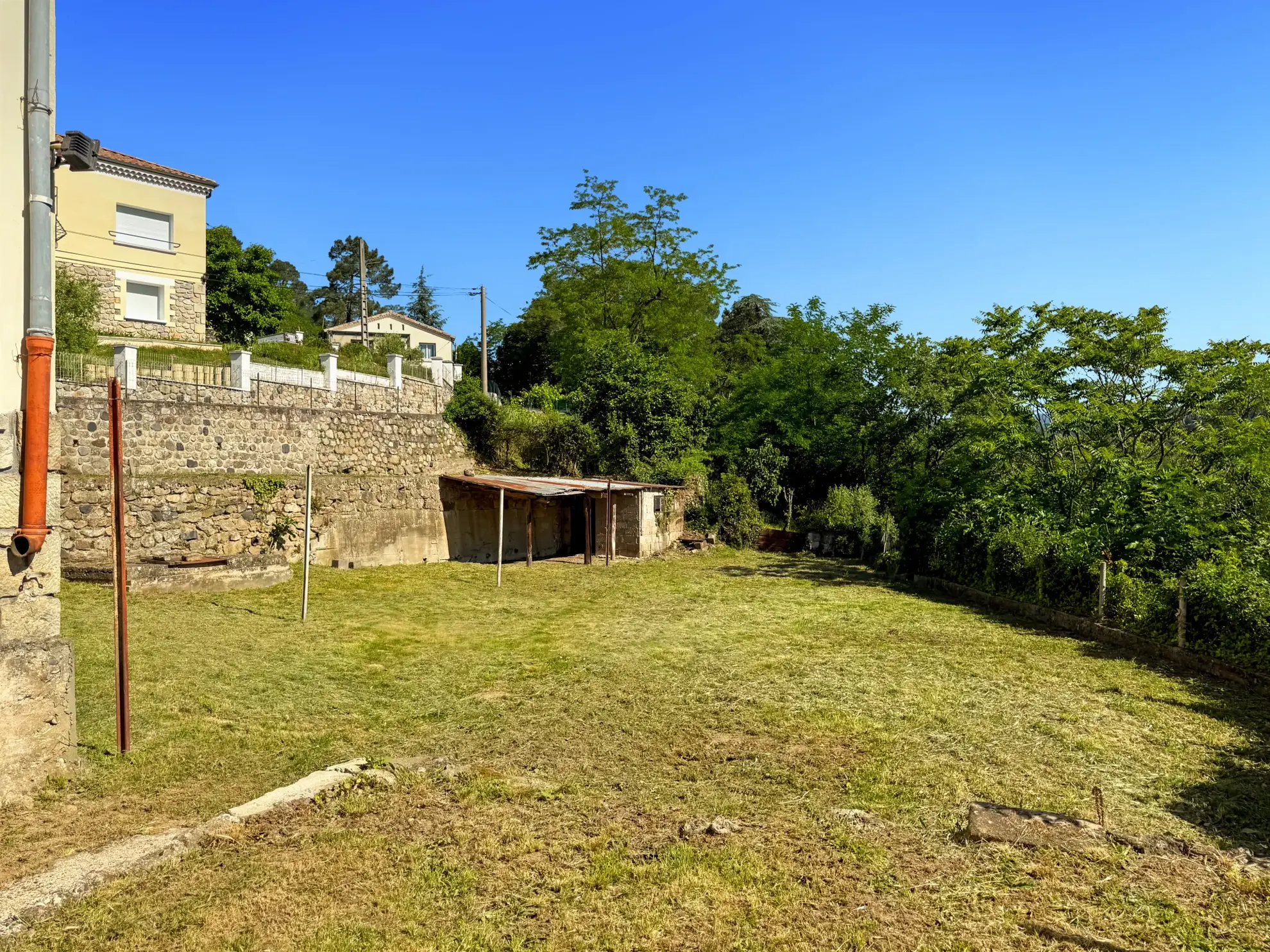 Maison des Années 60 avec Terrasse, Jardin et Vue Panoramique à Labégude 
