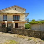 Maison des Années 60 avec Terrasse, Jardin et Vue Panoramique à Labégude