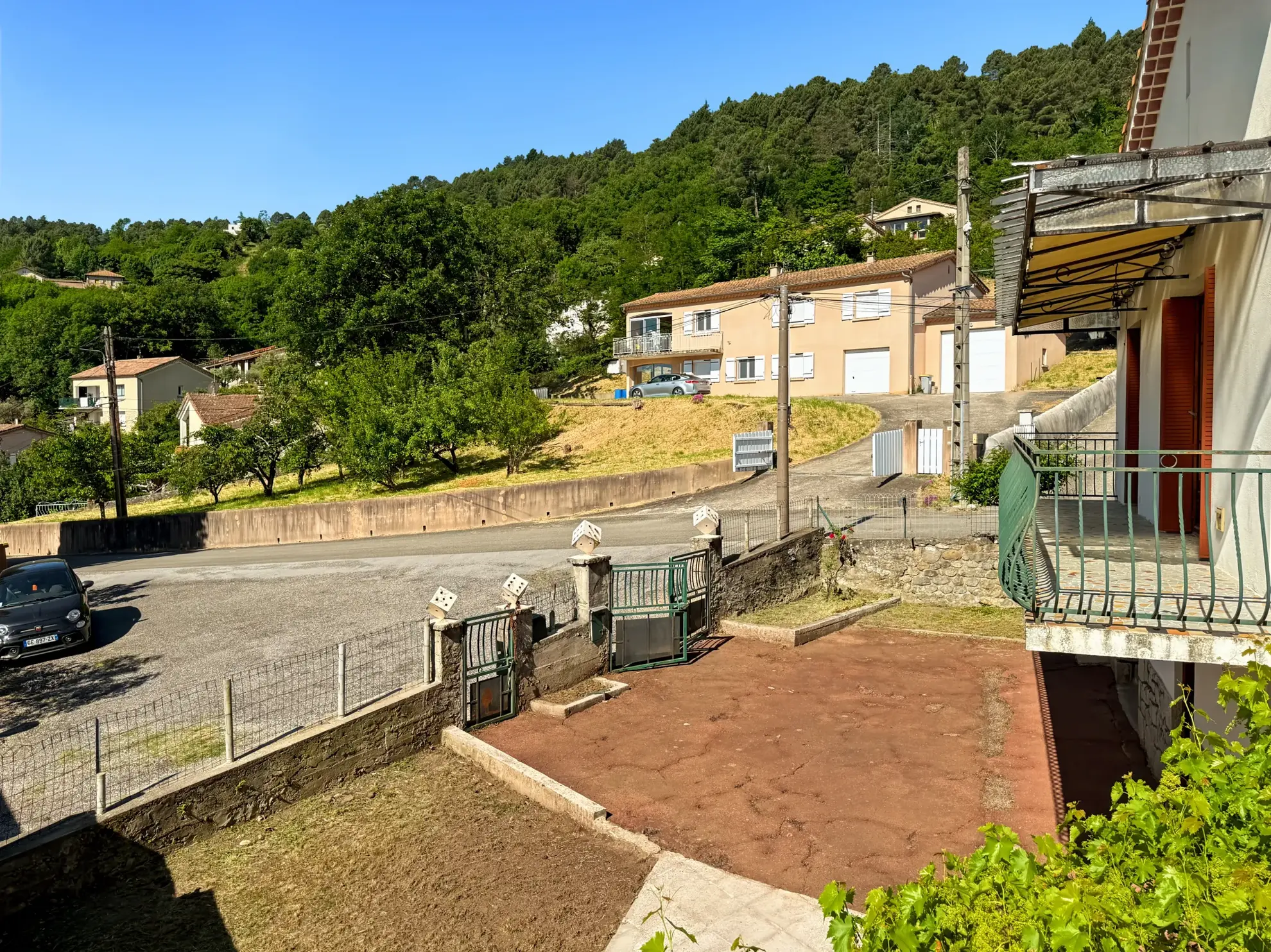 Maison des Années 60 avec Terrasse, Jardin et Vue Panoramique à Labégude 