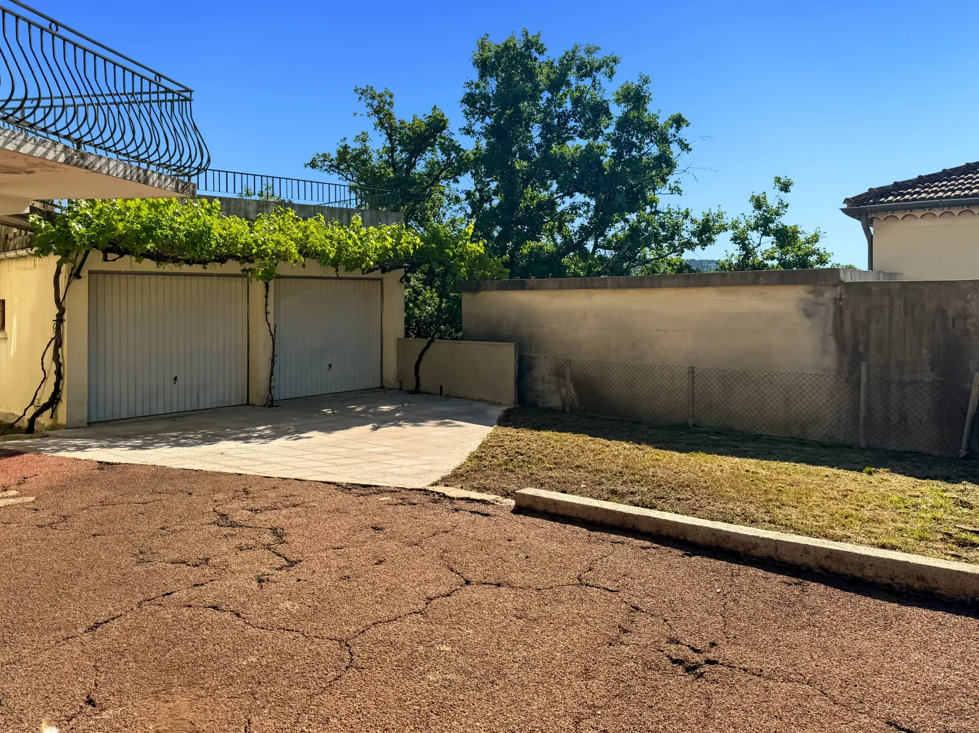 Maison des Années 60 avec Terrasse, Jardin et Vue Panoramique à Labégude 