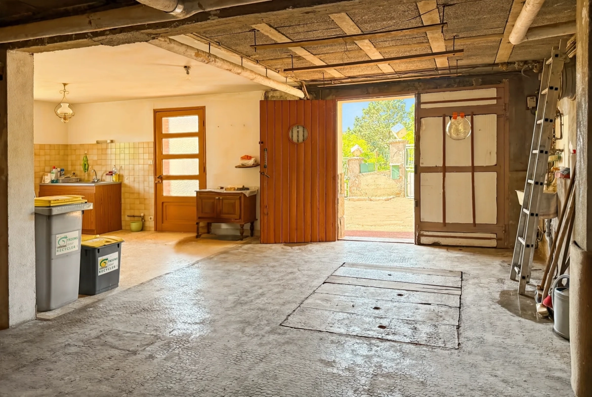 Maison des Années 60 avec Terrasse, Jardin et Vue Panoramique à Labégude 