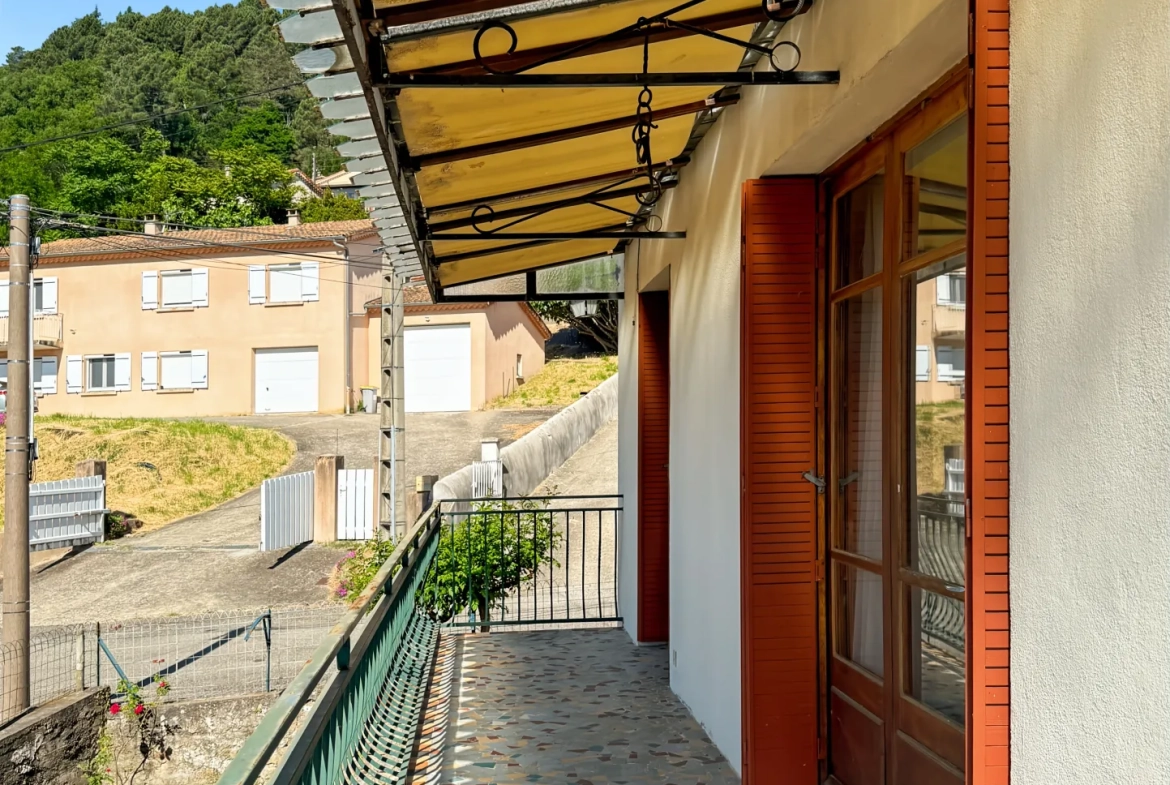 Maison des Années 60 avec Terrasse, Jardin et Vue Panoramique à Labégude 