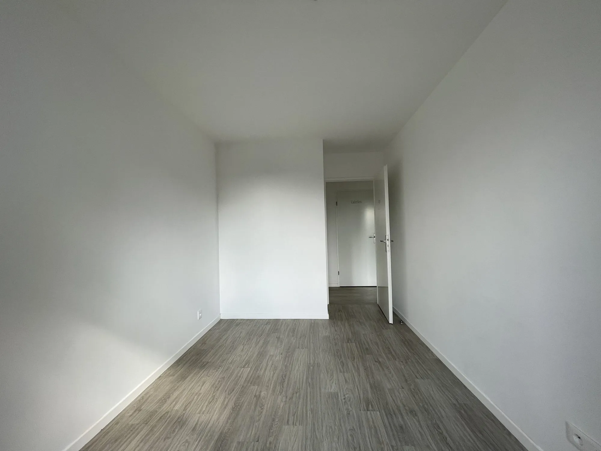 Appartement T3 moderne à vendre à Corbeil-Essonnes — 59,60 m² avec balcon 