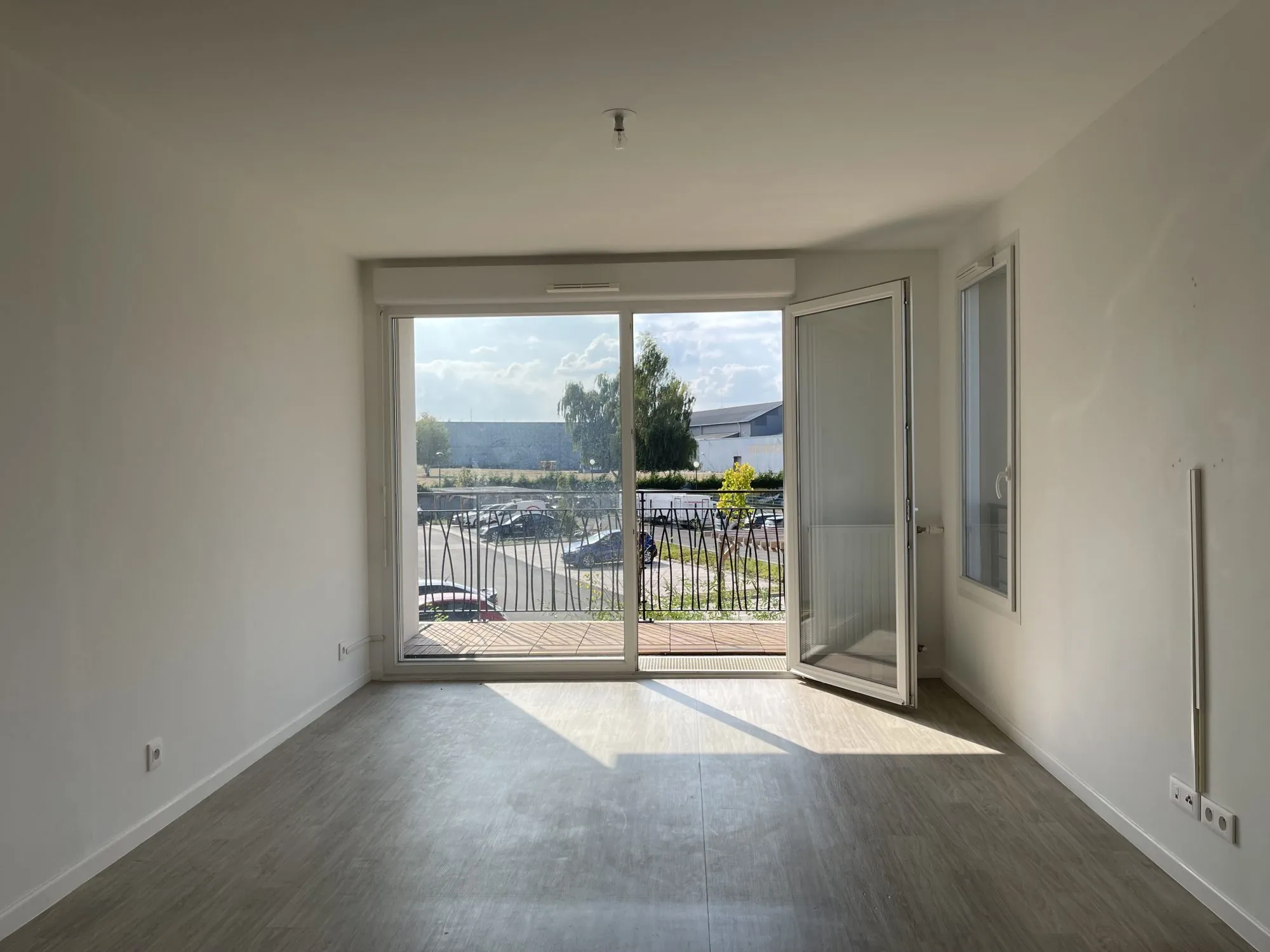 Appartement T3 moderne à vendre à Corbeil-Essonnes — 59,60 m² avec balcon 