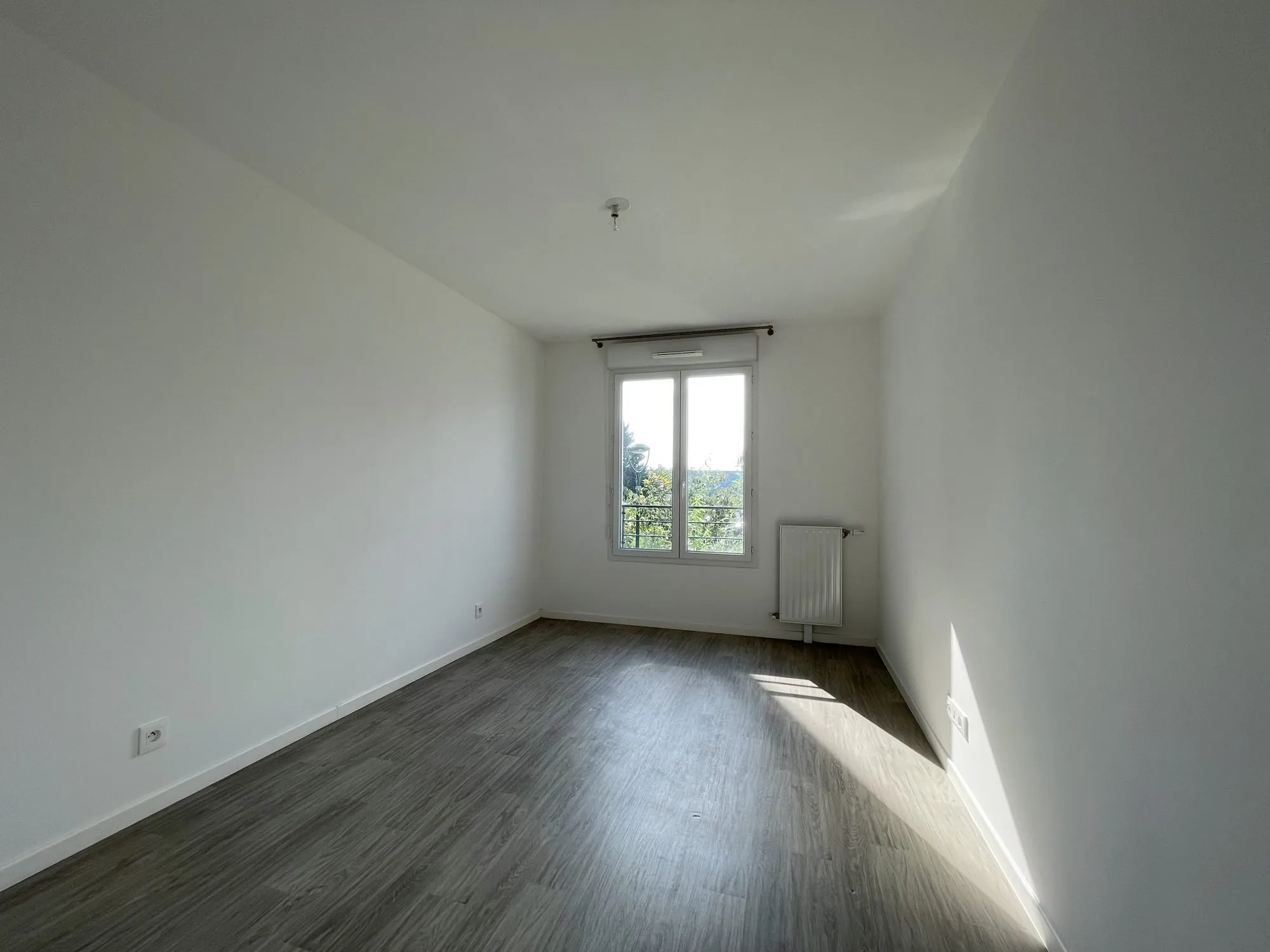 Appartement T3 moderne à vendre à Corbeil-Essonnes — 59,60 m² avec balcon 