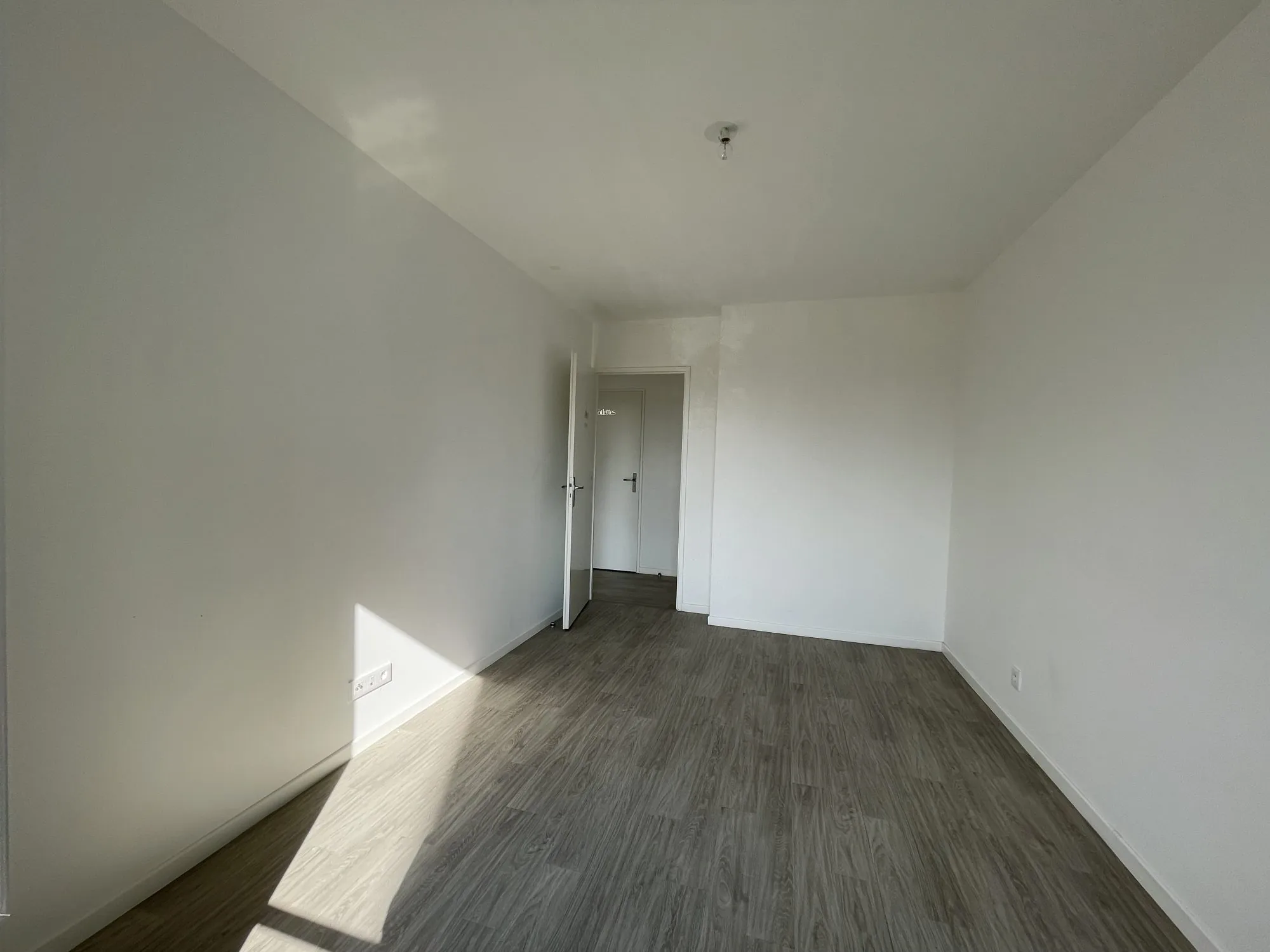 Appartement T3 moderne à vendre à Corbeil-Essonnes — 59,60 m² avec balcon 