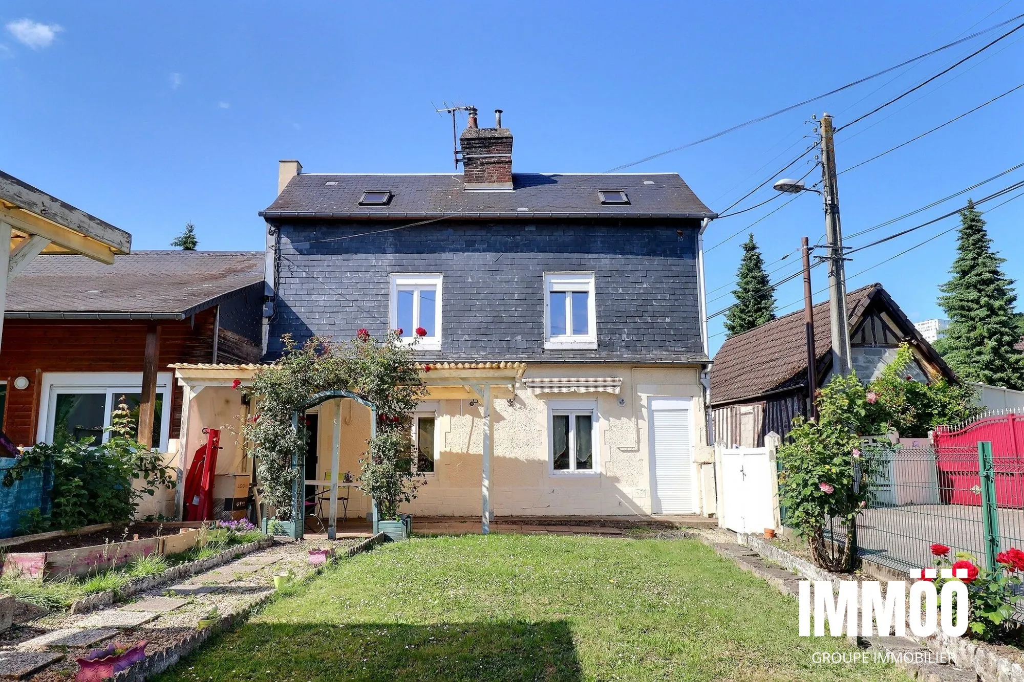 Maison de ville avec jardin et garage à Notre-Dame-de-Bondeville 