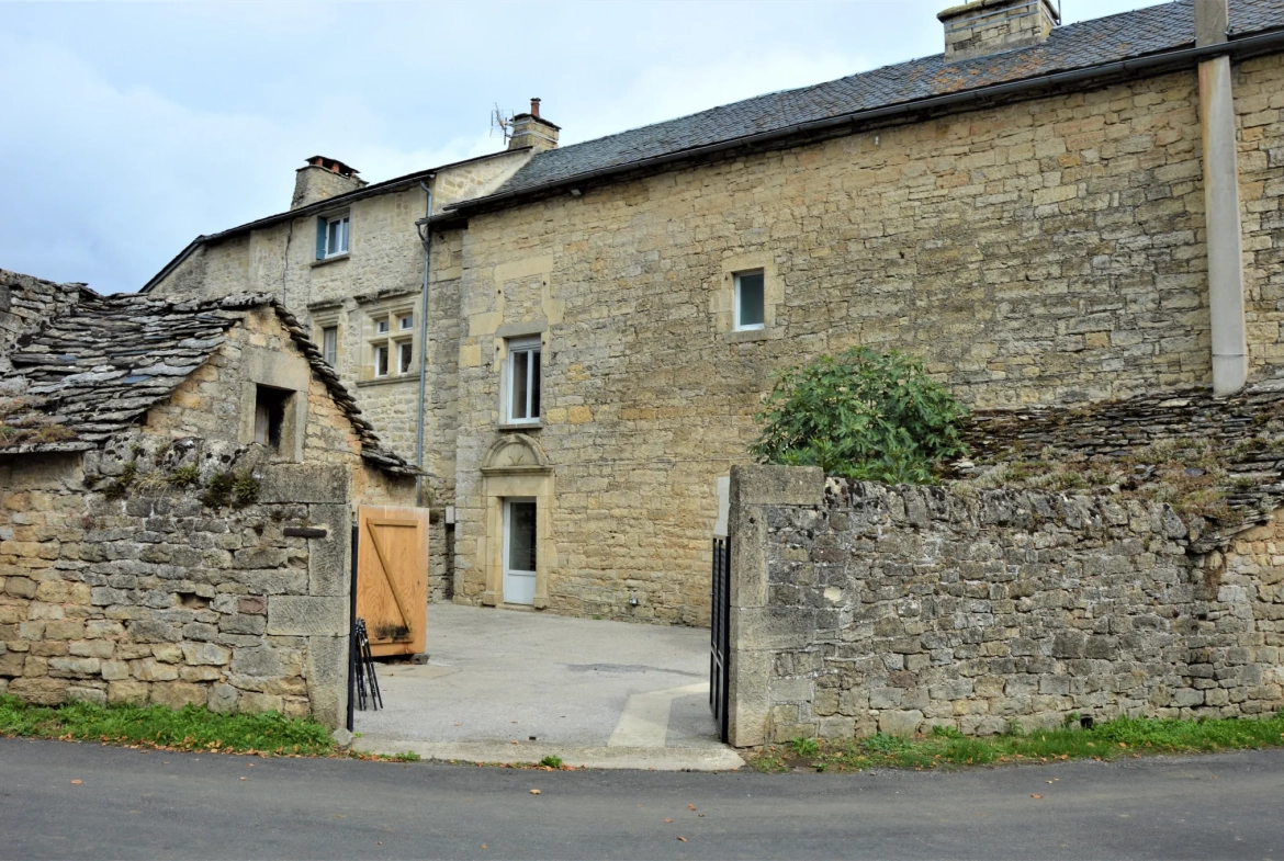 Charmante maison de village de 117 m² à Sévérac-d’Aveyron, secteur touristique 