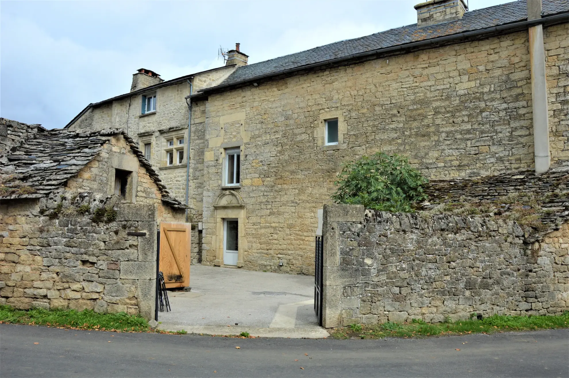 Charmante maison de village de 117 m² à Sévérac-d’Aveyron, secteur touristique 
