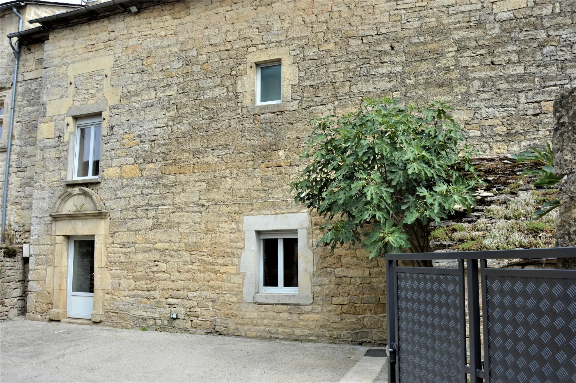 Charmante maison de village de 117 m² à Sévérac-d’Aveyron, secteur touristique 