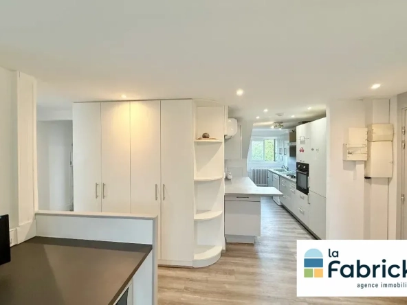 Appartement lumineux et rénové de 46m² à Strasbourg – Dernier étage, meublé