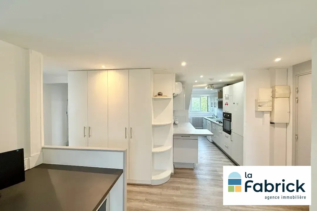 Appartement lumineux et rénové de 46m² à Strasbourg – Dernier étage, meublé 