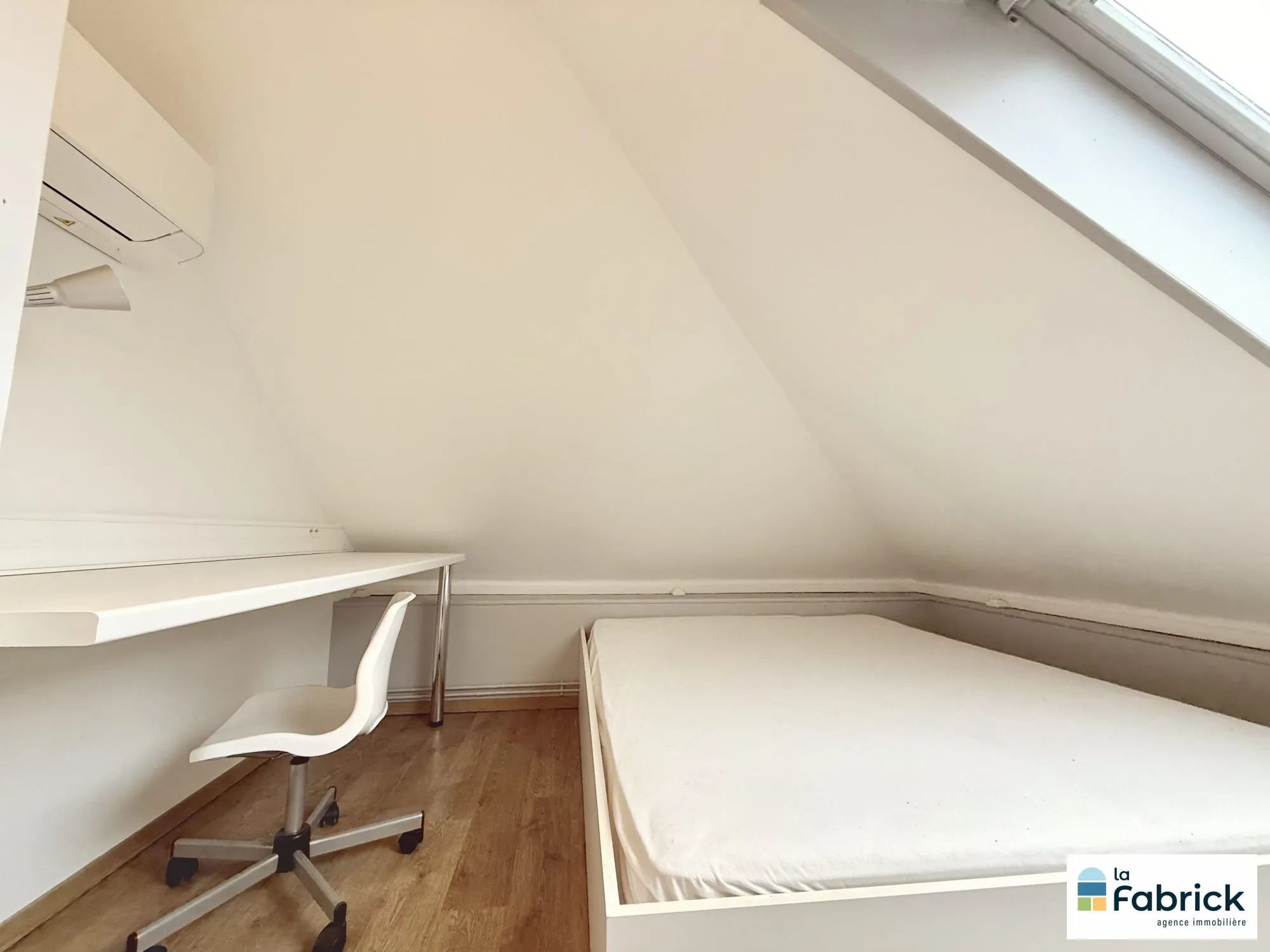 Appartement lumineux et rénové de 46m² à Strasbourg – Dernier étage, meublé 