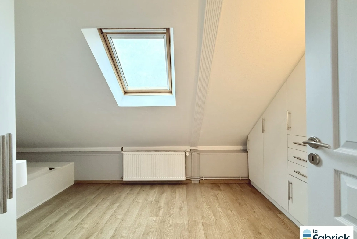 Appartement lumineux et rénové de 46m² à Strasbourg – Dernier étage, meublé 
