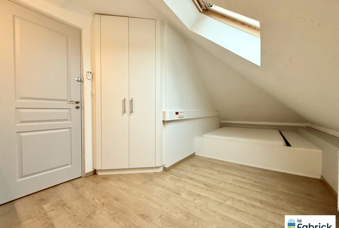 Appartement lumineux et rénové de 46m² à Strasbourg – Dernier étage, meublé 