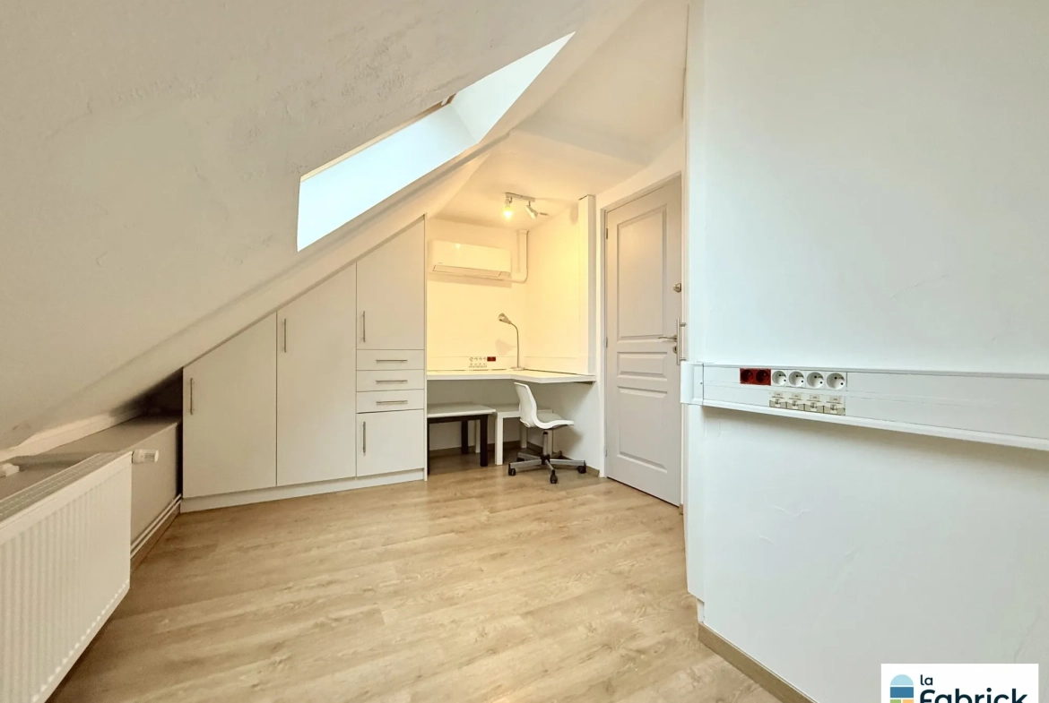 Appartement lumineux et rénové de 46m² à Strasbourg – Dernier étage, meublé 