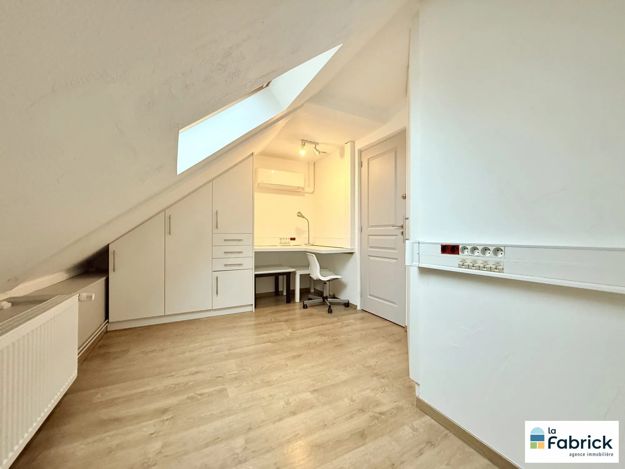 Appartement lumineux et rénové de 46m² à Strasbourg – Dernier étage, meublé 