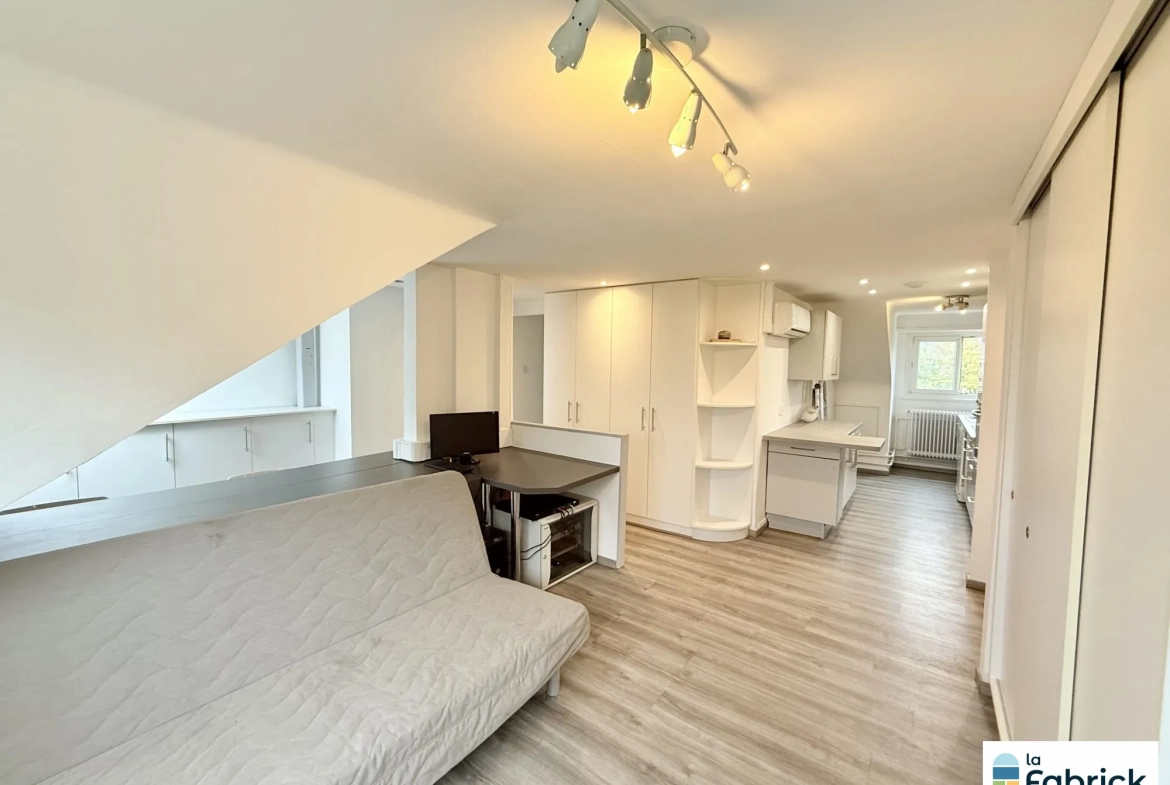 Appartement lumineux et rénové de 46m² à Strasbourg – Dernier étage, meublé 