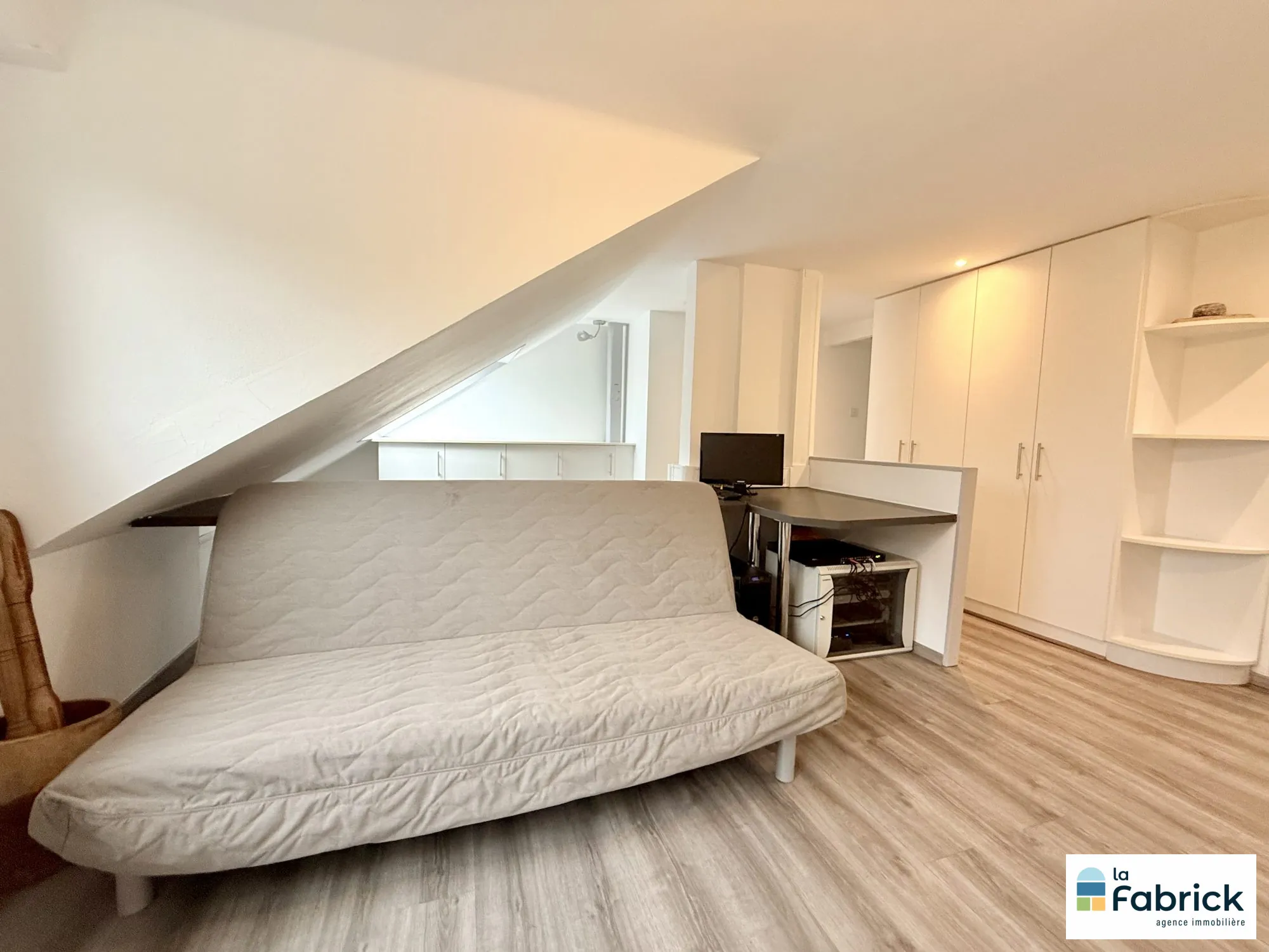Appartement lumineux et rénové de 46m² à Strasbourg – Dernier étage, meublé 
