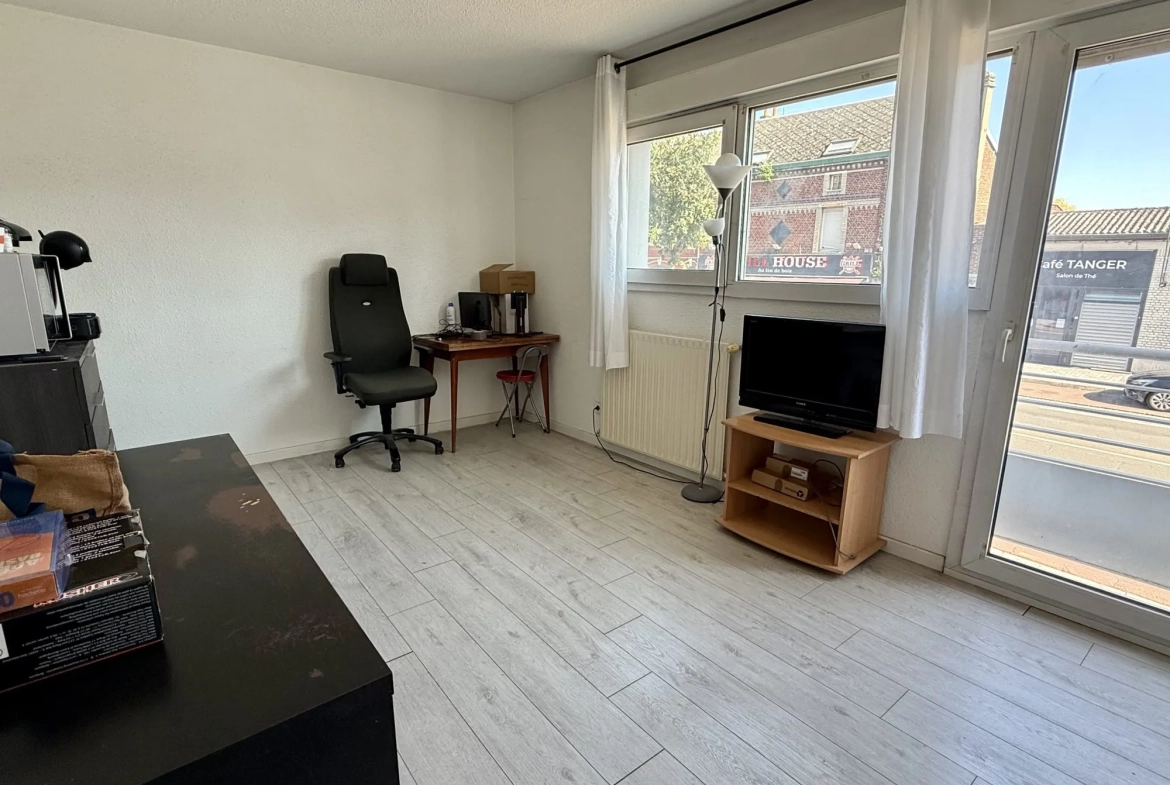 Studio à vendre de 22 m² proche centre-ville d'Amiens avec parking privé 