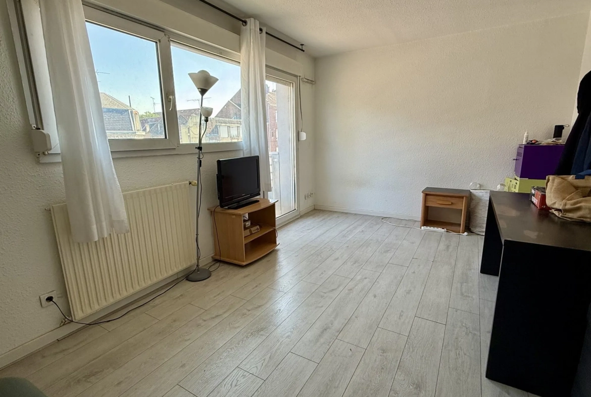 Studio à vendre de 22 m² proche centre-ville d'Amiens avec parking privé 