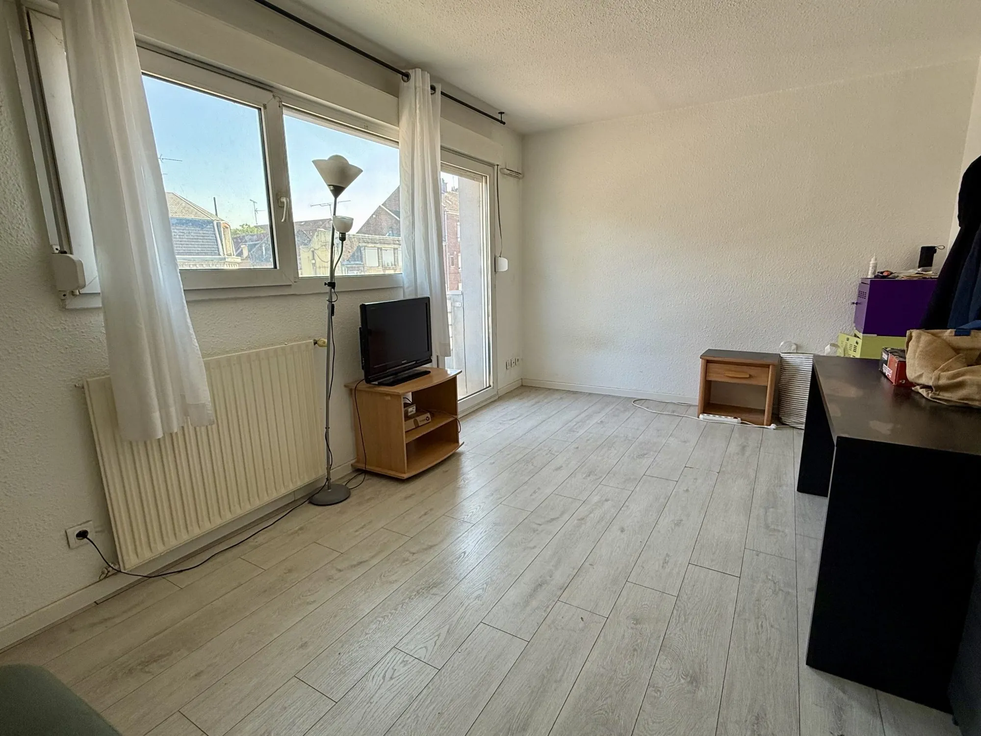 Studio à vendre de 22 m² proche centre-ville d'Amiens avec parking privé 