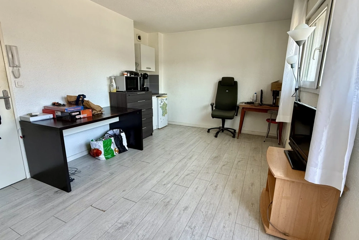 Studio à vendre de 22 m² proche centre-ville d'Amiens avec parking privé 