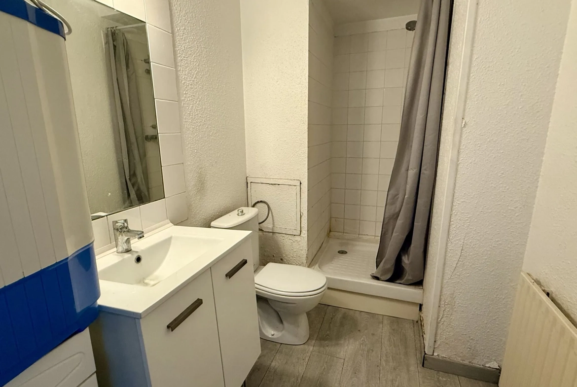 Studio à vendre de 22 m² proche centre-ville d'Amiens avec parking privé 