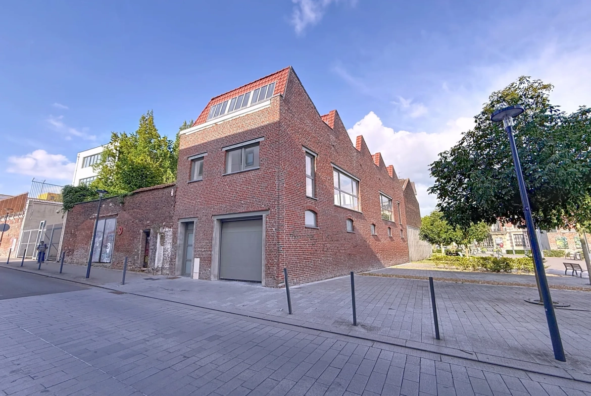 Luxueux loft rénové de 125 m² au centre de Roubaix avec terrasse et parking 
