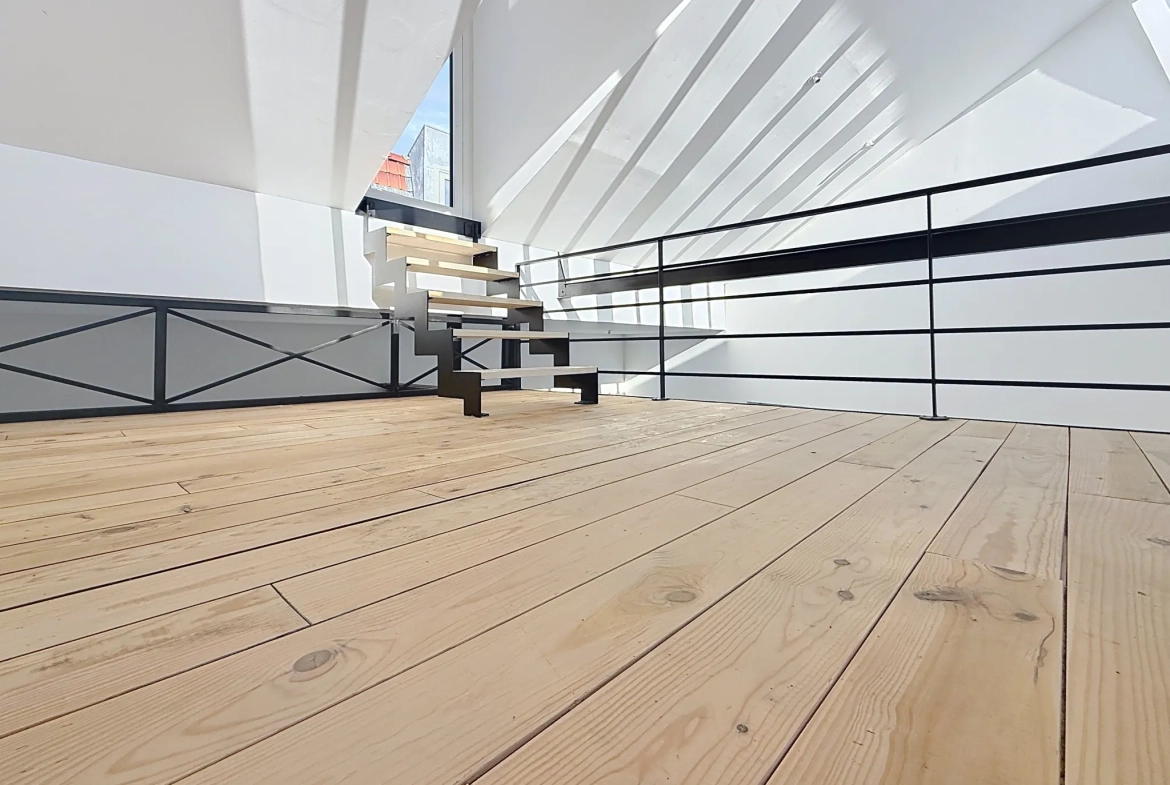 Luxueux loft rénové de 125 m² au centre de Roubaix avec terrasse et parking 