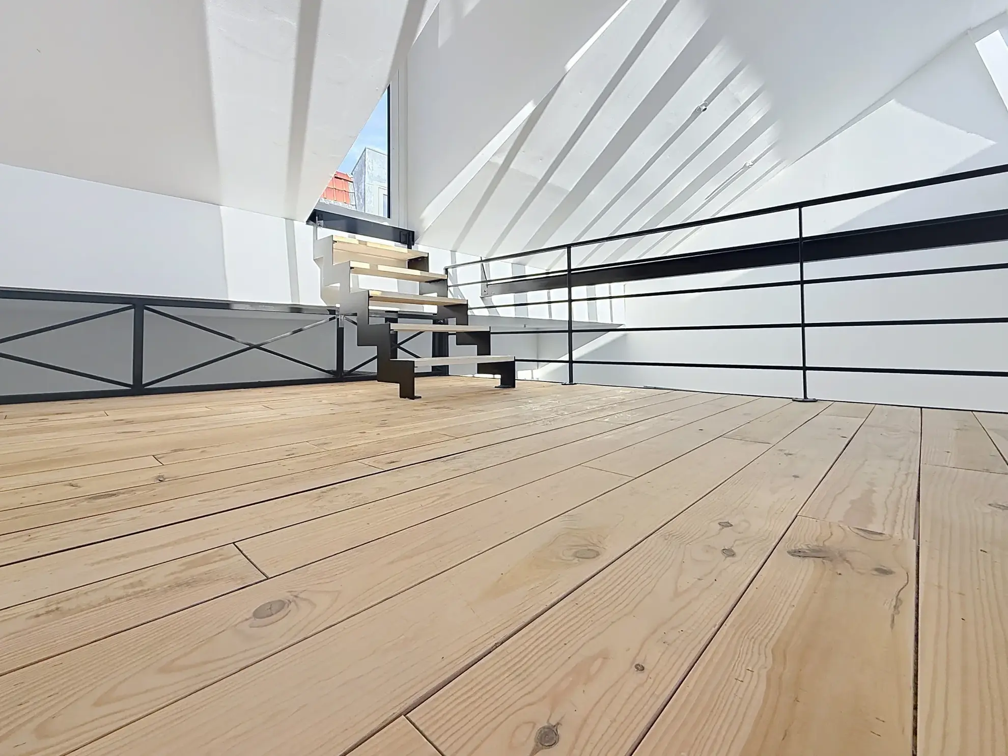 Luxueux loft rénové de 125 m² au centre de Roubaix avec terrasse et parking 