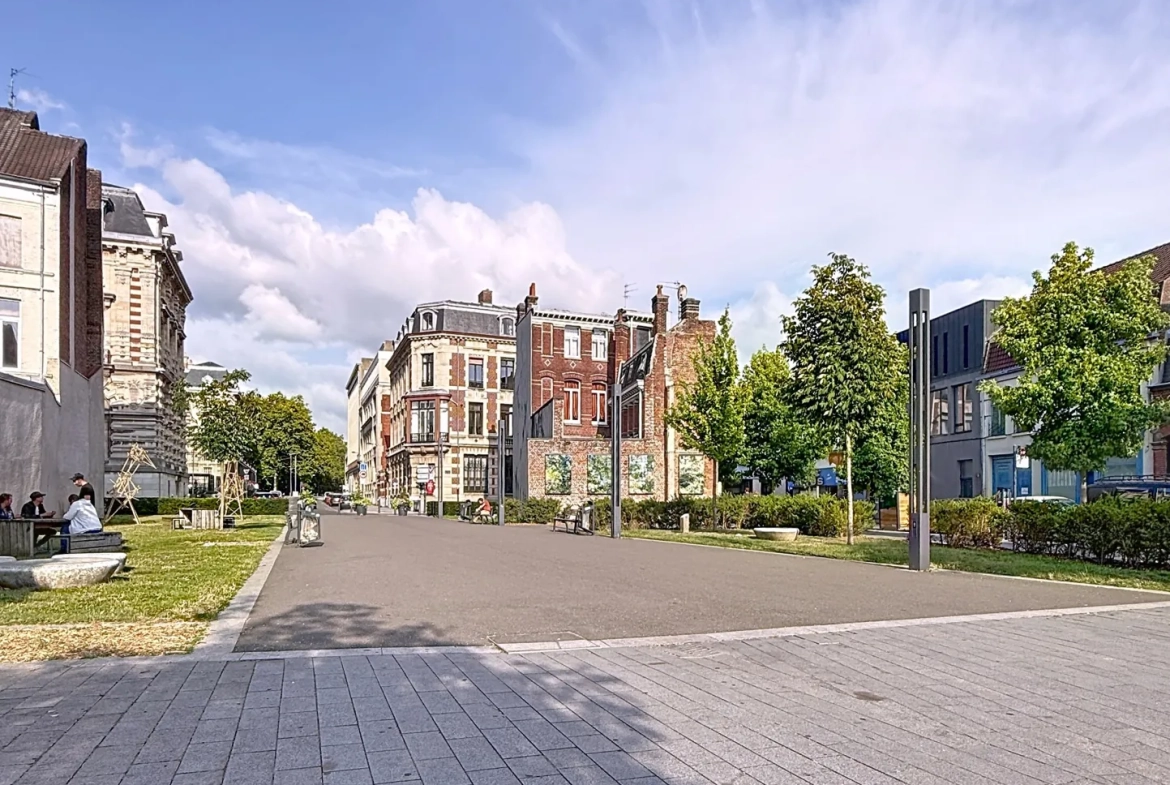 Luxueux loft rénové de 125 m² au centre de Roubaix avec terrasse et parking 