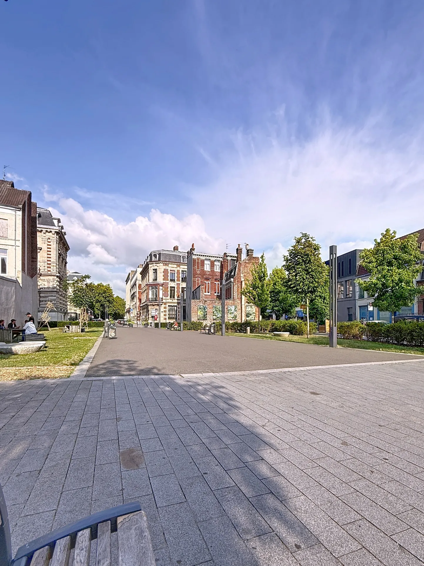 Luxueux loft rénové de 125 m² au centre de Roubaix avec terrasse et parking 