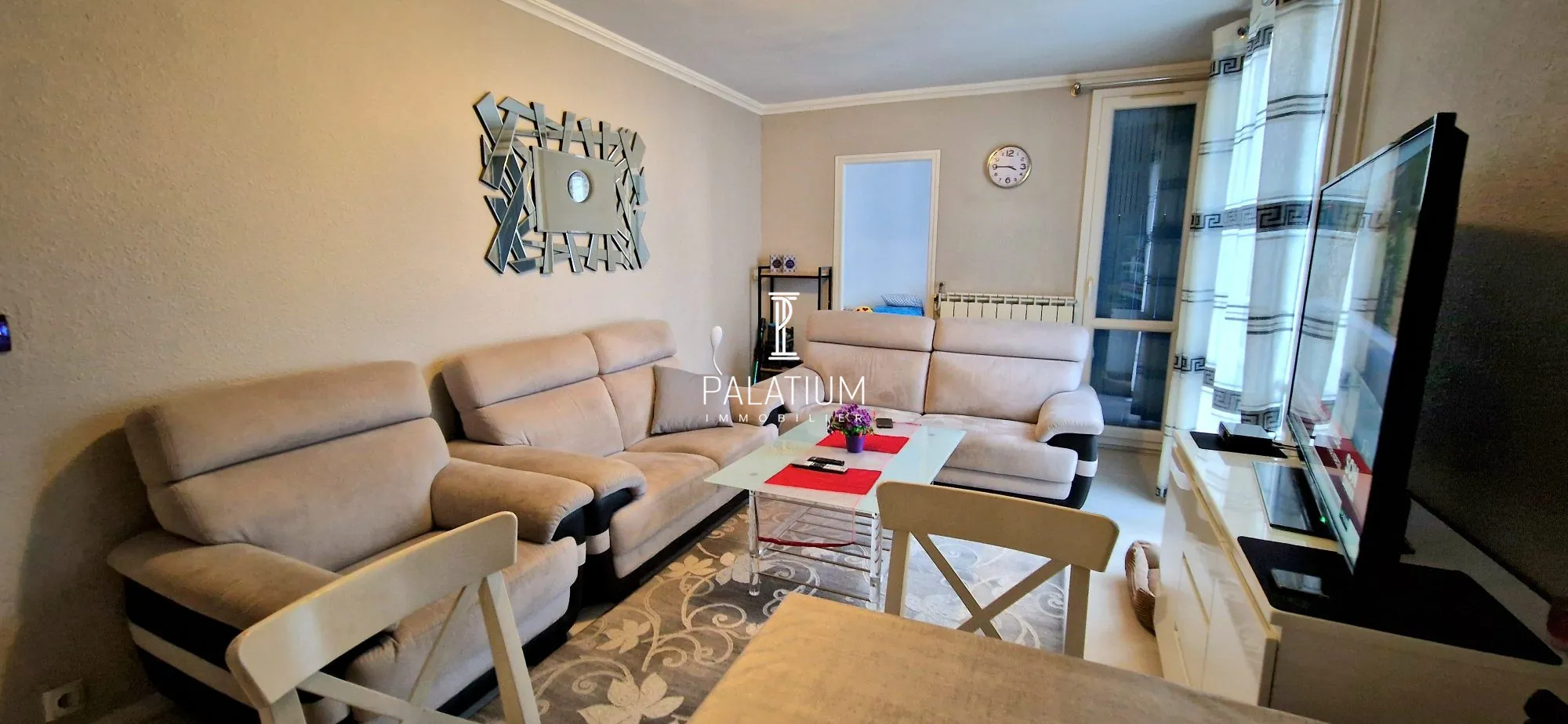 Spacieux appartement T5 de 93 m² à Manosque avec balcon et proximité commodités 