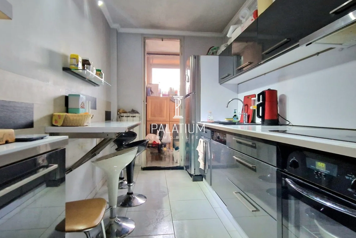 Spacieux appartement T5 de 93 m² à Manosque avec balcon et proximité commodités 