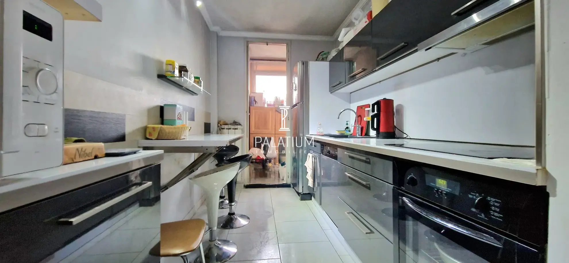 Spacieux appartement T5 de 93 m² à Manosque avec balcon et proximité commodités 