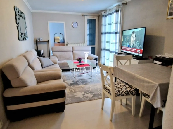 Spacieux appartement T5 de 93 m² à Manosque avec balcon et proximité commodités