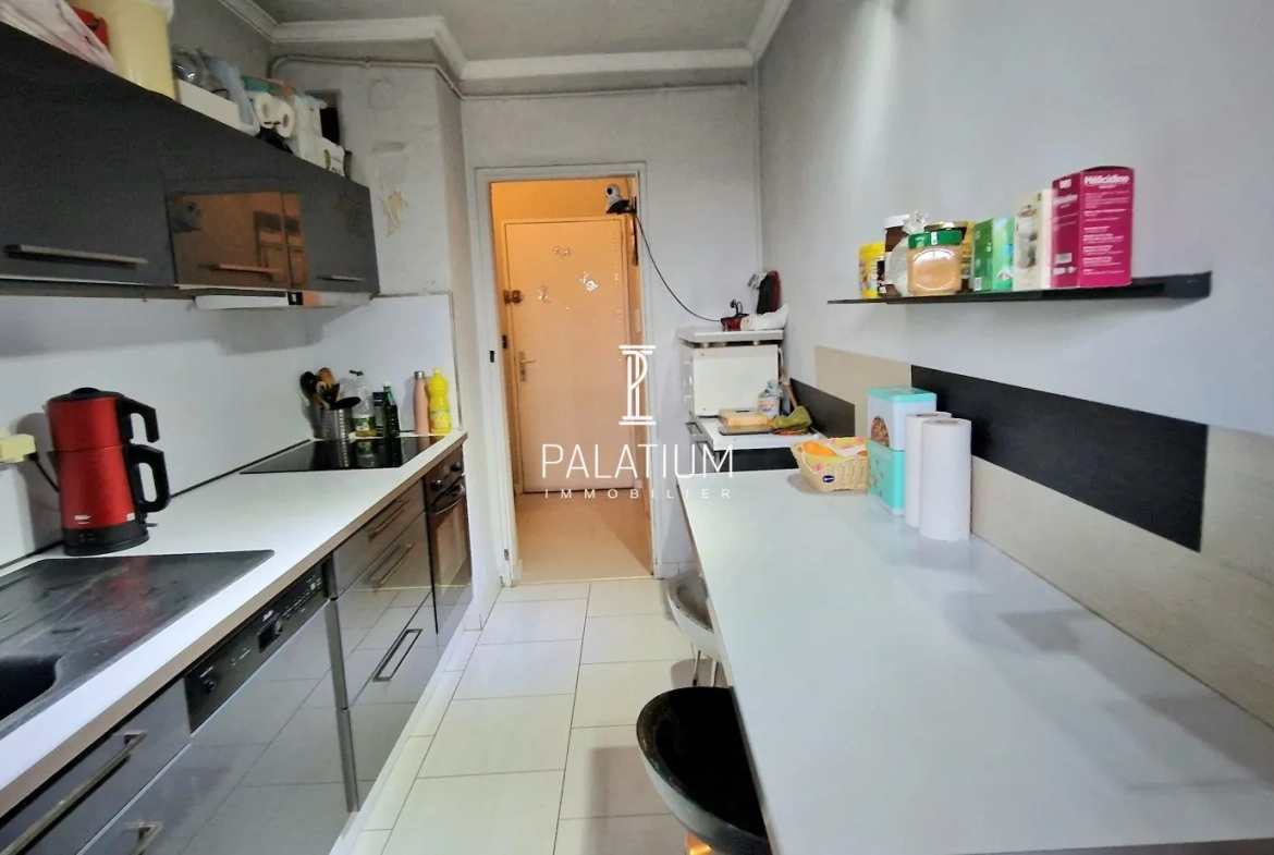 Spacieux appartement T5 de 93 m² à Manosque avec balcon et proximité commodités 