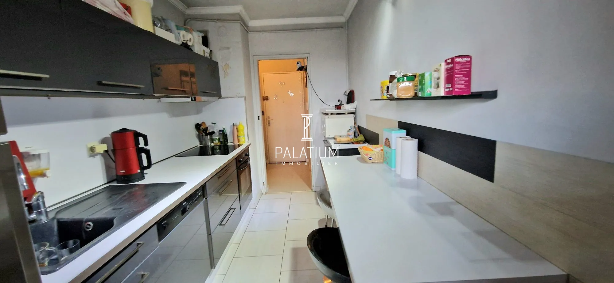 Spacieux appartement T5 de 93 m² à Manosque avec balcon et proximité commodités 