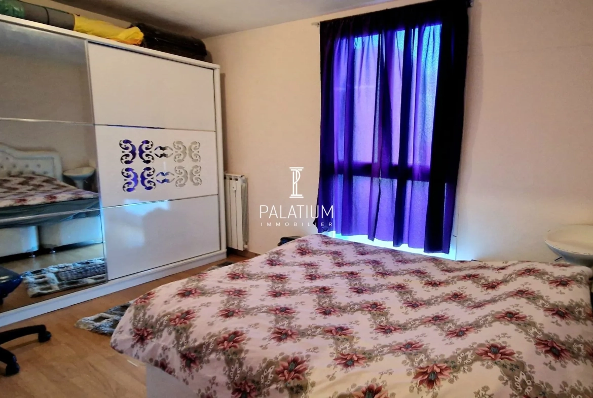 Spacieux appartement T5 de 93 m² à Manosque avec balcon et proximité commodités 