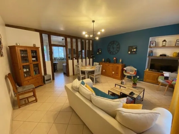 Maison de ville à vendre à Mamers avec cour, dépendances et garage