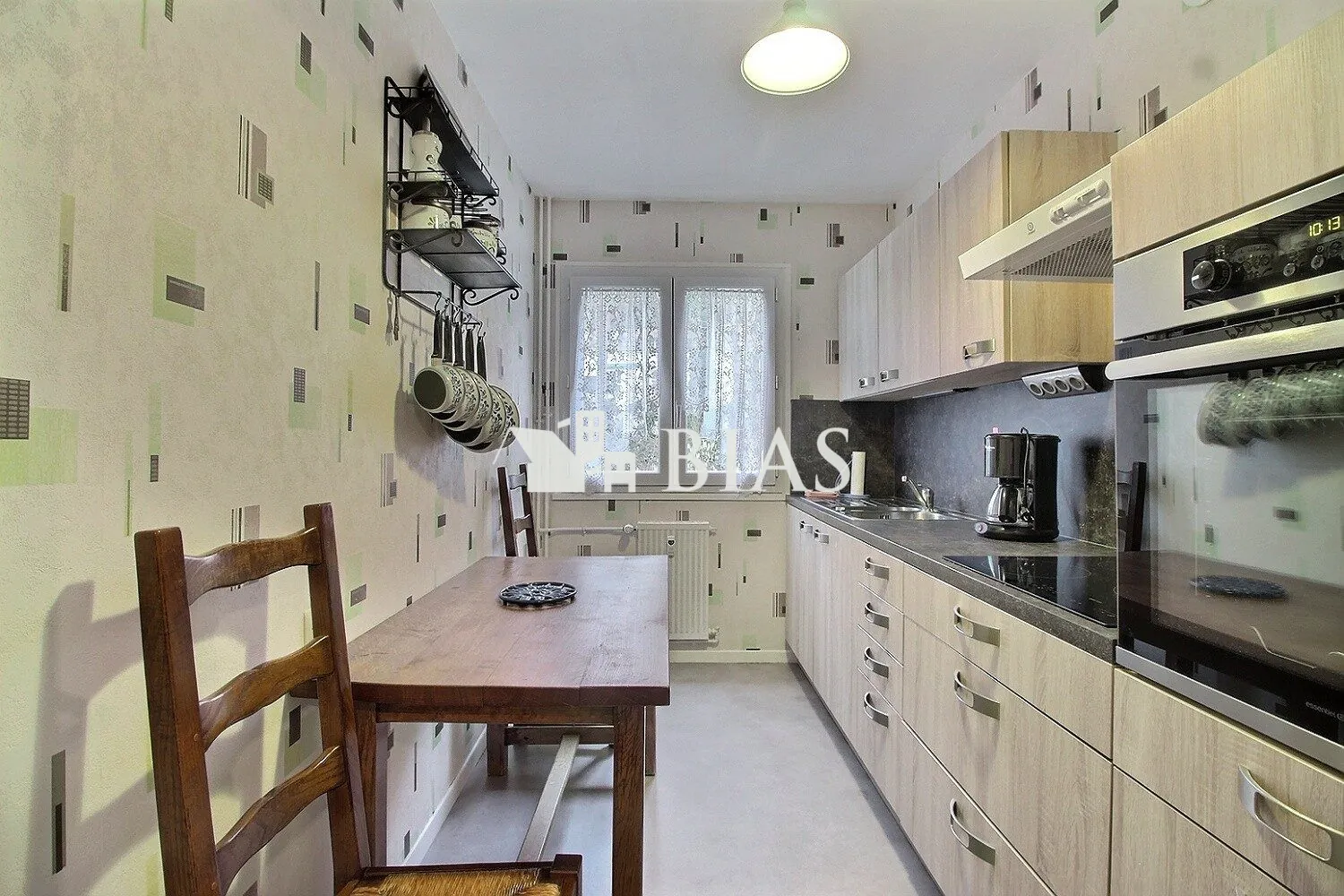 Appartement T3 lumineux de 90m² à Barentin avec parking et cave 
