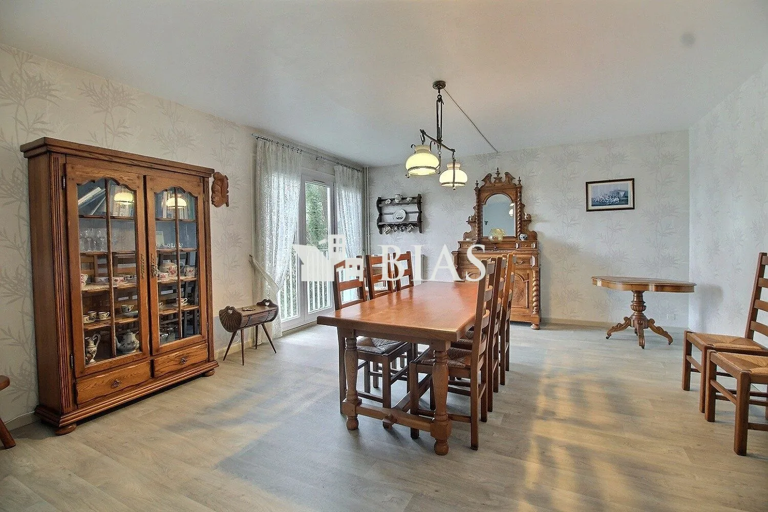 Appartement T3 lumineux de 90m² à Barentin avec parking et cave 